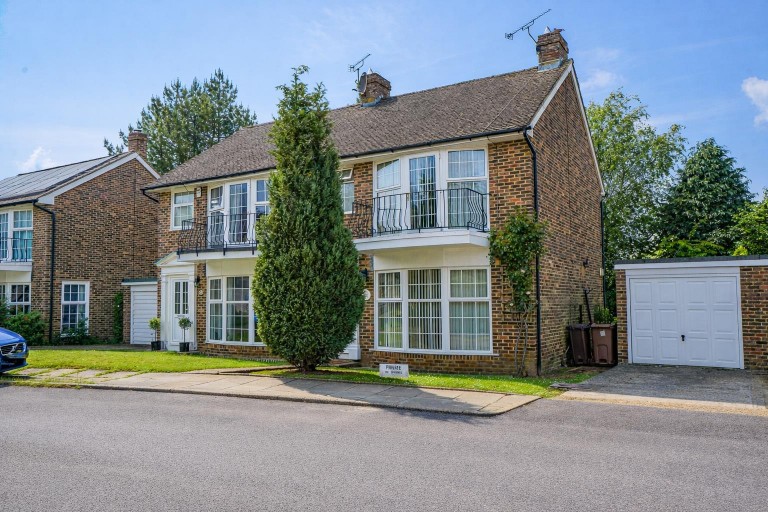 Abbots Close, Battle