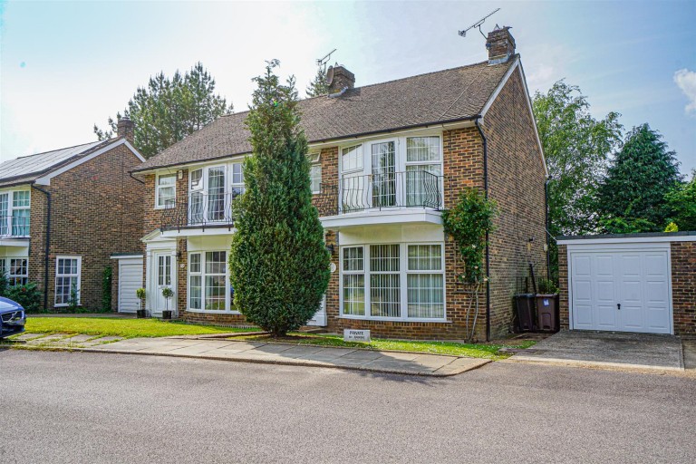 Abbots Close, Battle