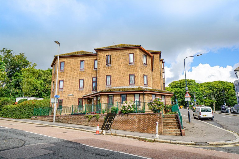 Holmesdale Gardens, Hastings