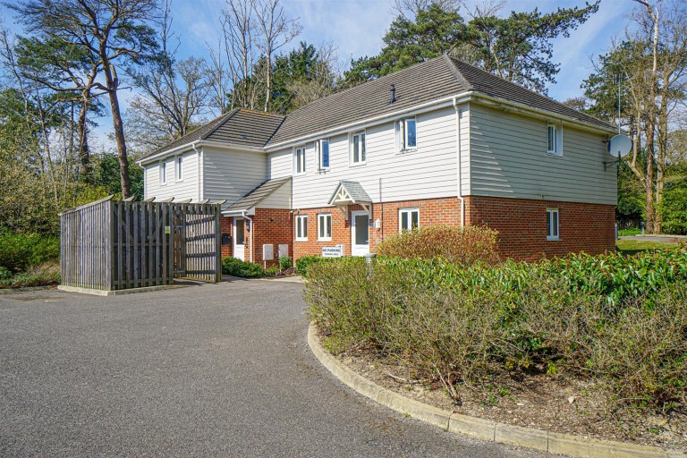 Kings Wood Gate, St. Leonards-On-Sea