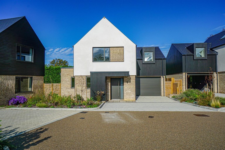 The Street, Appledore