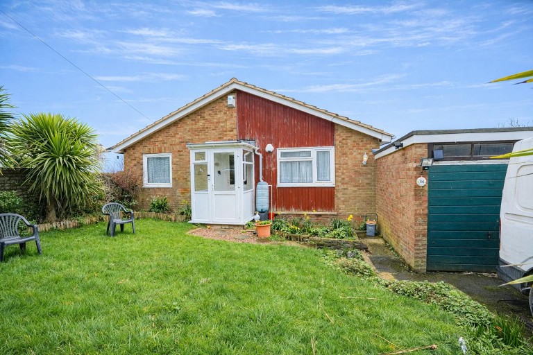 Pine Avenue, Hastings